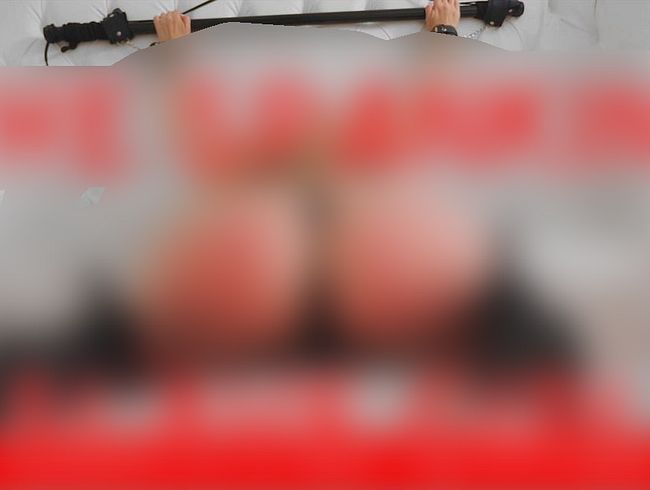 Download: EvaGrant - Der freche Sklave widerspricht seinem Herrn. Dafür schlug ein Mann einem Dienstmädchen in den Hintern