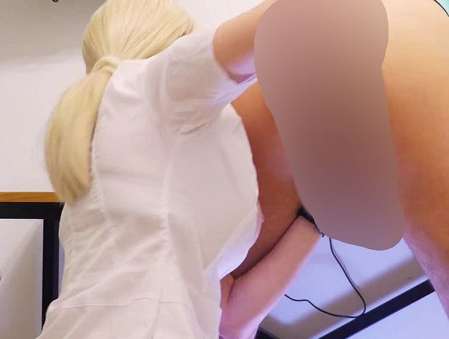 Download: EvaGrant - Die dreiste Krankenschwester verlangt Geld für eine Prostatamassage, damit ich in einem Glas zur Analyse enden kann