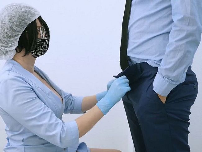 Download: EvaGrant - Geile Krankenschwester mit Handschuhen gibt Tittenfick, Deepthroat und Sperma auf die Brille