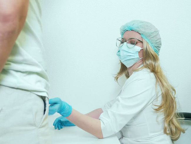 Download: EvaGrant - Strenge Untersuchung beim Arzt mit den blauen Handschuhen: Nur Prostata-Massage, keine Berührung während des Samenergusses
