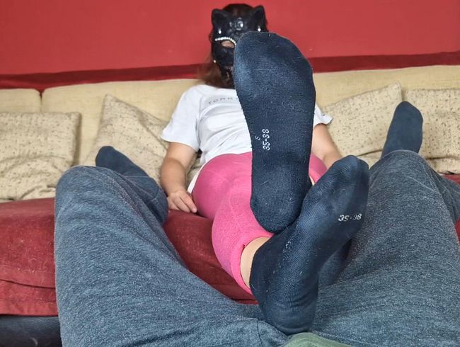 Download: Femdom-Jozi - Mit stinkigen sneaker Socken in die Eier treten und keine gnade zeigen