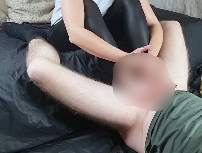 Download: Femdom-Jozi - Footjob und Handjob edging in meine schwarzen Sandalen High Heels und barfuß