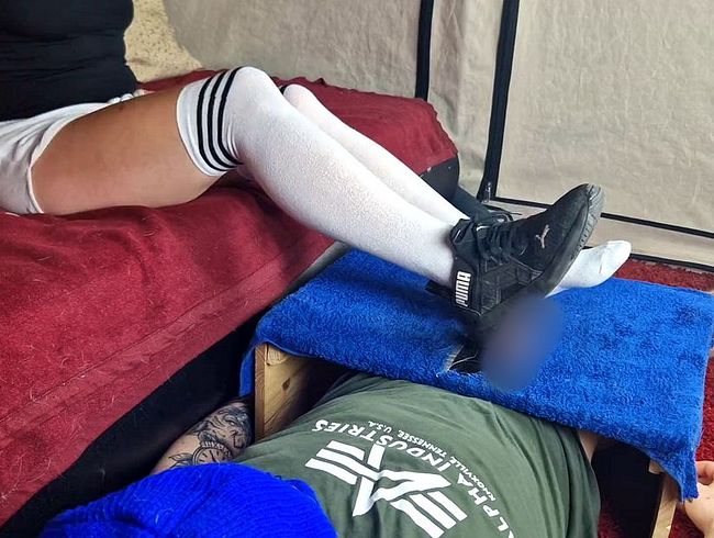 Download: Femdom-Jozi - Cockbox CBT, cock trampling und ballbusting in Sneaker und Socken