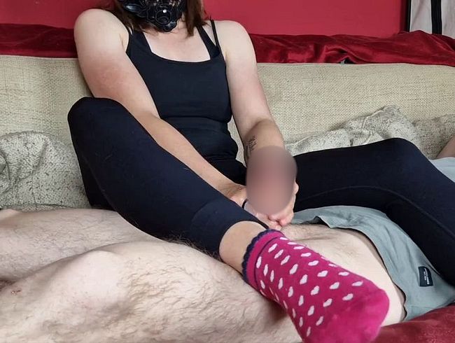 Download: Femdom-Jozi - Harter Handjob mit Orgasmus und Eichel folter , femdom Jozi