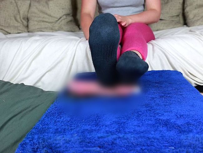 Download: Femdom-Jozi - Eier treten und schwanz trampeln in schwarzen sneaker Socken , Femdom Jozi