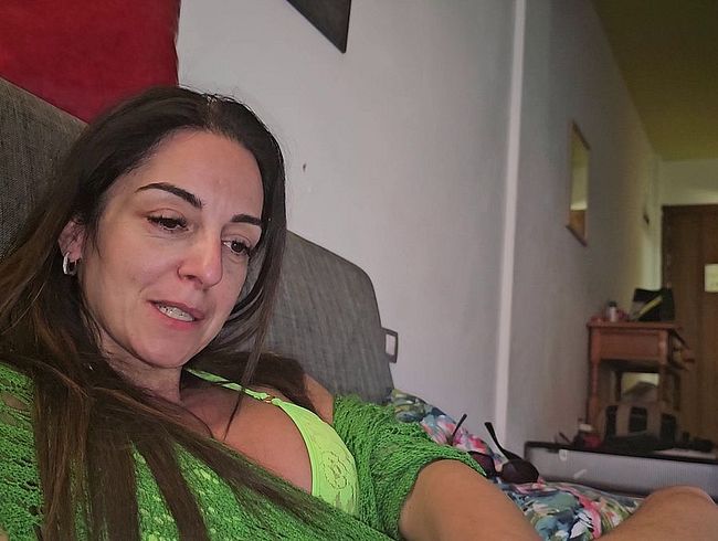 Download: Ferreroxlive - Sie stört mich, während ich ruhe, und deshalb bestrafe ich sie