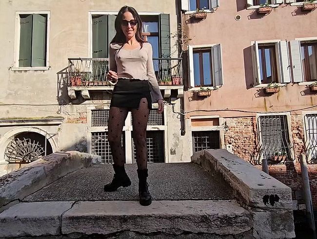 Download: Ferreroxlive - Wenn ich durch Venedig laufe, machst du mich geil und ich will gefickt werden.