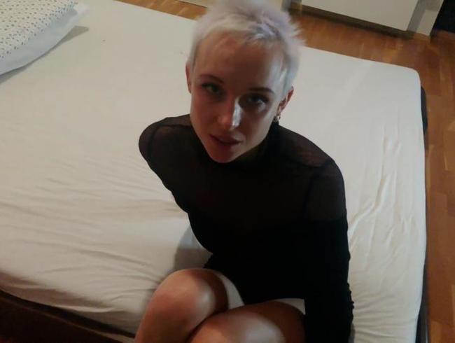 Download: Ferreroxlive - Die schöne Chantilly liebt es, ihren Arsch zu öffnen