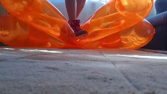 Download: Fetischpaar2013 - ich mach mein Luft sofa platt