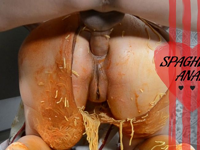 Download: FetishExplorers - Chaotische Spaghetti-Schlampe: Höschen vollgestopft und in den Arsch gefickt