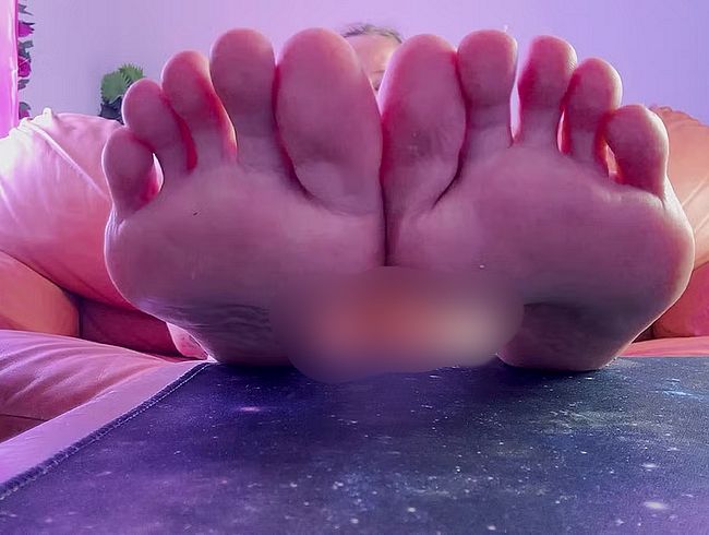 Download: Fetish_Girl - Meine Füße anzubeten bedeutet NICHT, den Schwanz deines Verlierers zu streicheln