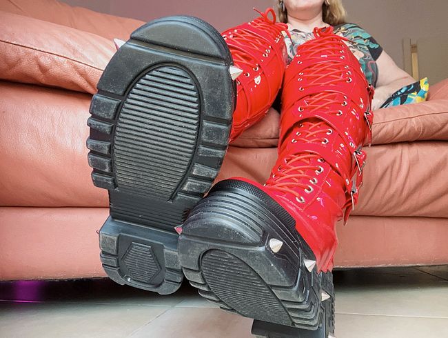 Download: Fetish_Girl - verehre meine roten kniehohen Stiefel