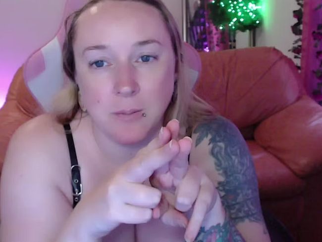 Download: Fetish_Girl - Fügen Sie Finger hinzu, während Sie vom Arsch zum Mund gehen