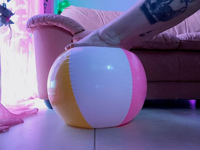 Download: Fetish_Girl - Fußspiel mit Beachball