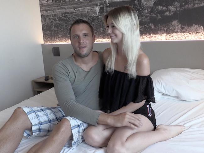 Download: Fick-Peterle - Erstes Fick Video mit der 18 Jährigen Teenie Lara !!!!