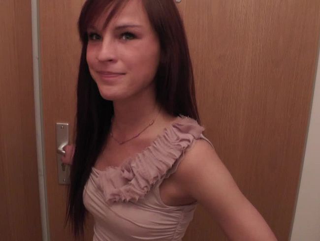 Download: Fickfreundinnen - 21 - 1 Triebhaftes Luder gefickt und geschwängert