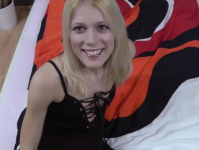 Download: Fickfreundinnen - 49-1 Triebhaftes Luder will ficken und Sperma naschen