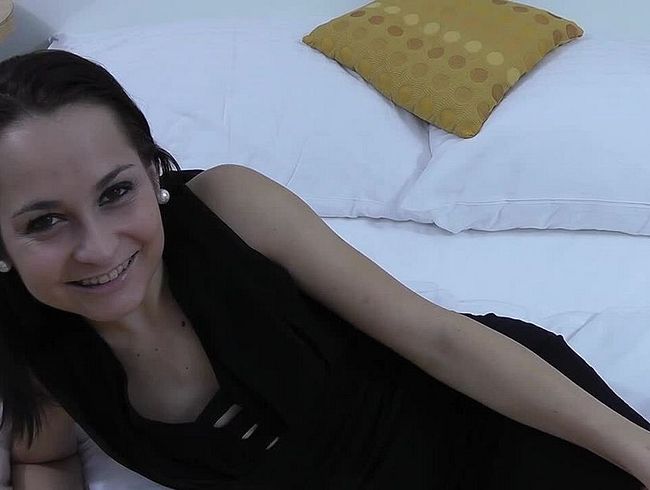 Download: Fickfreundinnen - 62 - 01 Triebhaftes Luder gefickt und geschwängert