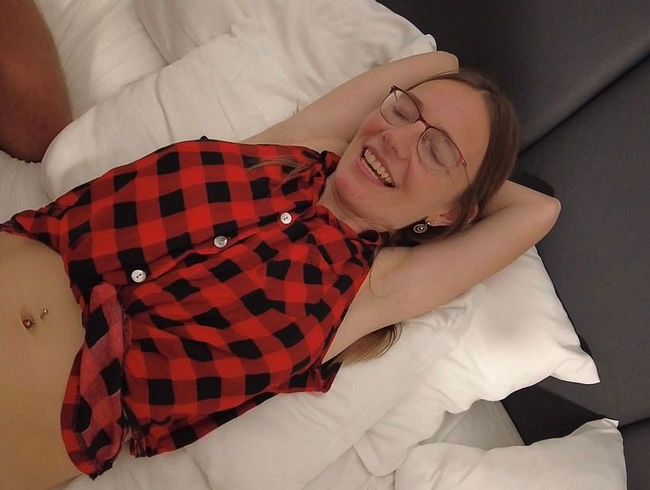 Download: FicklauneHH - Dehnungsspiele mit Transfreundin und Kumpel - Teil 1