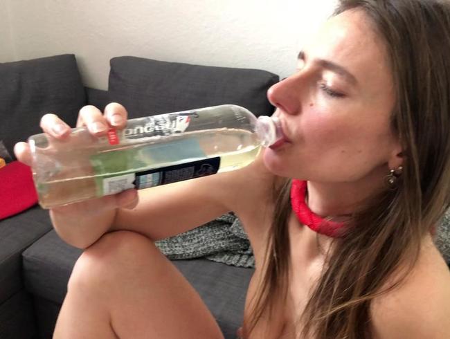 Download: FicklauneHH - Flaschenfick und -piss