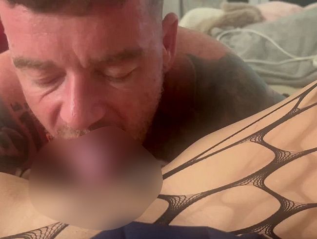 Download: Fickspalter92 - Und wie er mich vollsabbert das macht mich so richtig geil