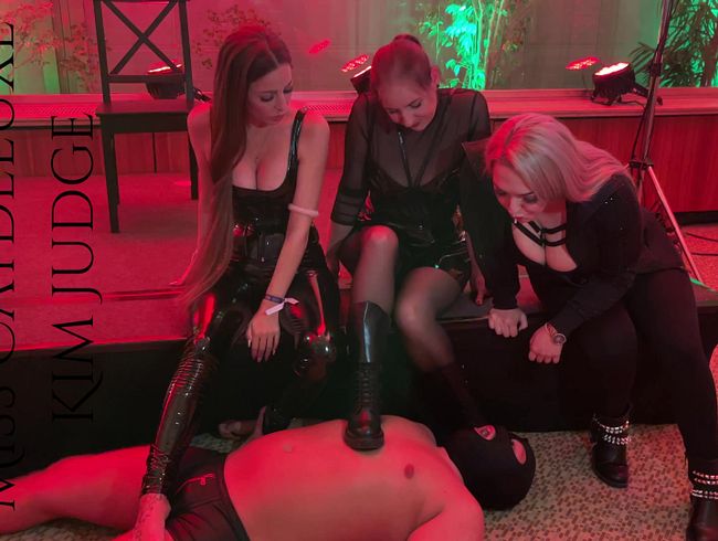 Download: FinDomLadyStefanie - What Happens In Berlin - Spucknapf Interieur