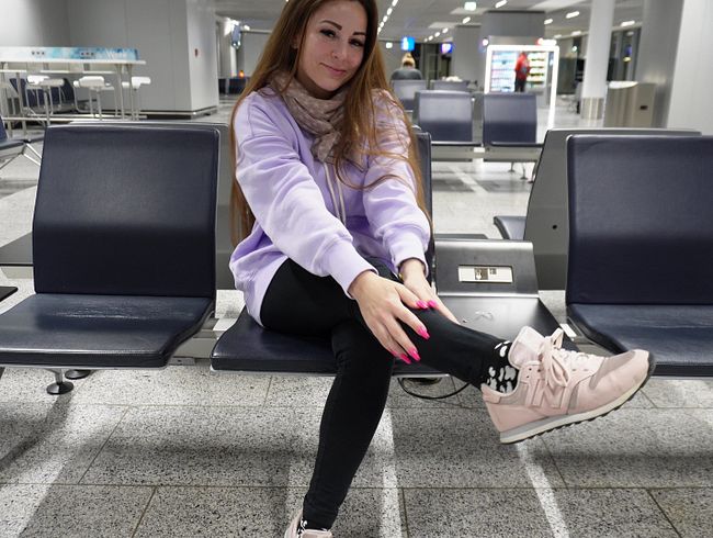 Download: FinDomLadyStefanie - Duft-Sneakers & Stinke-Socken