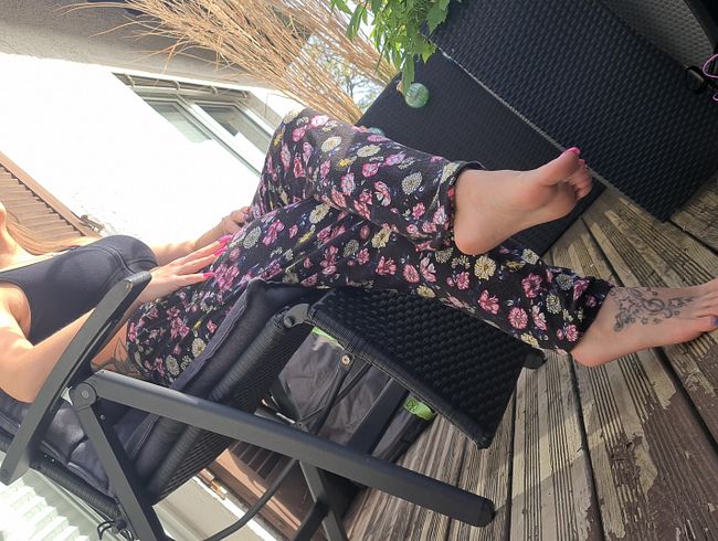 Download: FinDomLadyStefanie - Sonne tanken - Igno Clip
