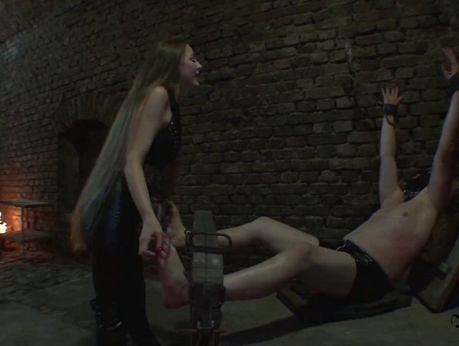 Download: FinDomLadyStefanie - Niemand kann dich hören