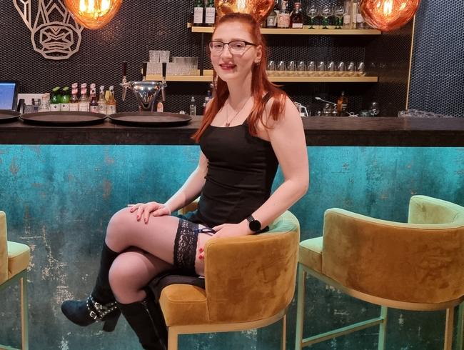 Download: FinaFoxy - Vom User in der Bar abgeschleppt.