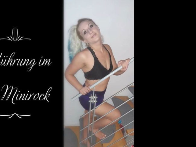 Download: FlickrGirl - Verführung im lila Minirock