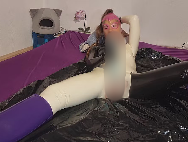 Download: FrayaAdullt - versaute Kuh am rubbeln