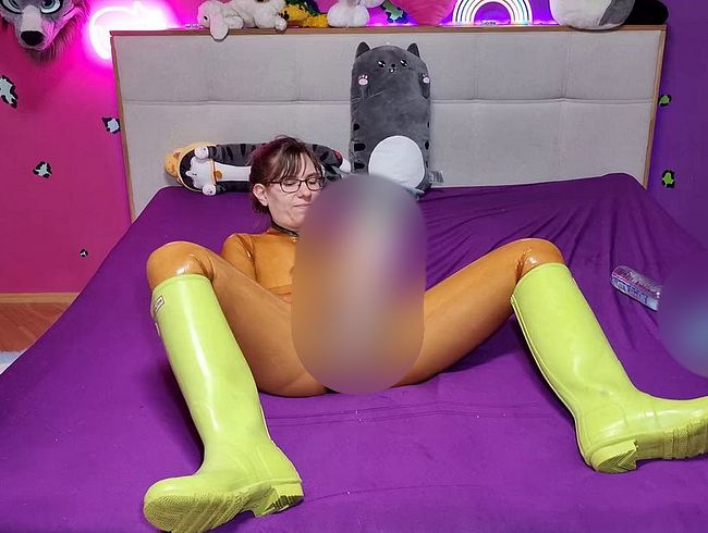 Download: FrayaAdullt - Gummi Hörner in der Fotze