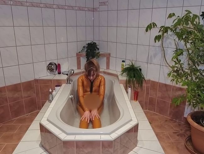 Download: FrayaAdullt - bade mit Latex Fraya