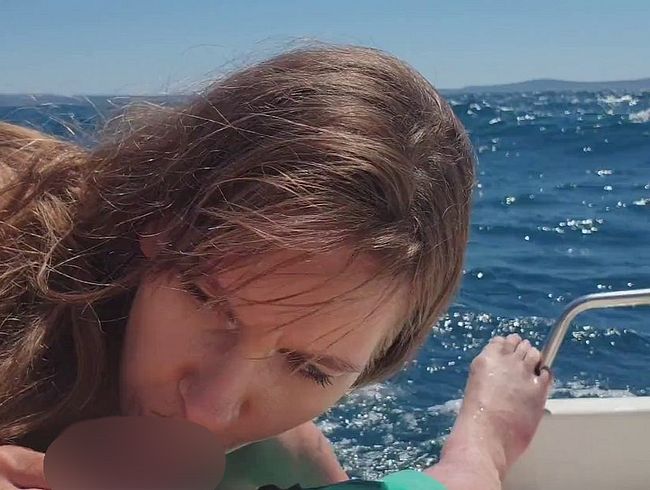 Download: FrayaAdullt - Blowjob auf Meer