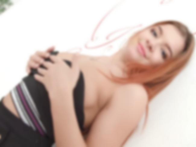 Download: FrecheFoetzchen - Gangbang Chaos pur!Wer steckt hier in meinen Löchern?