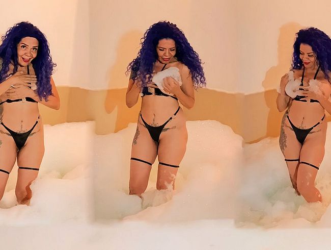 Download: FreyaDevil - Wenn mein Körper den Jacuzzi in Feuer verwandelt – Das Wasser bewegt sich mit meinem Verlangen