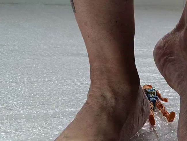 Download: FreyaDevil - HINTEN SIEHST DU MEINE GROSSEN SOHLEN UND LANGEN GÖTTIN-ZEHE, SIE WOLLEN DARUNTER ANBETEN