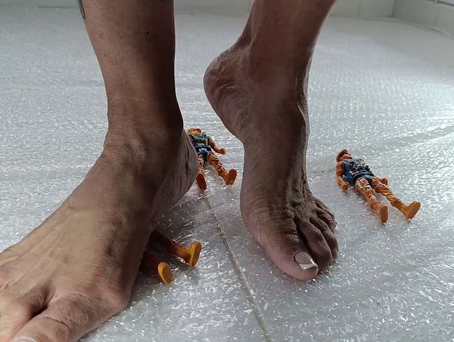 Download: FreyaDevil - HINTEN SIEHST DU MEINE GROSSEN SOHLEN UND LANGEN GÖTTIN-ZEHE, SIE WOLLEN DARUNTER ANBETEN