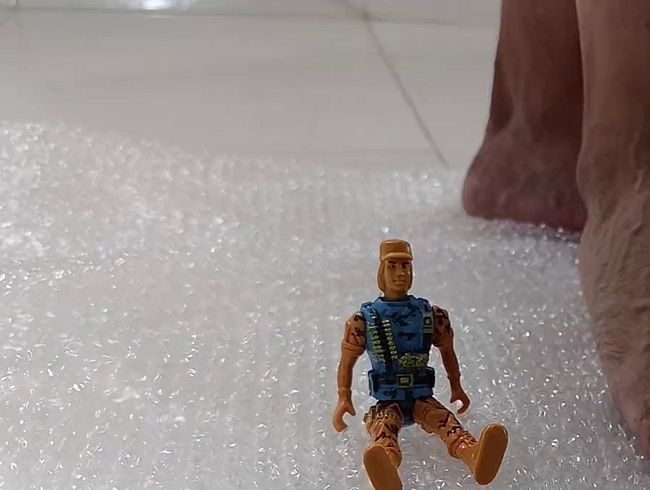 Download: FreyaDevil - WEICHER RIESENSCHRITT Y ASMR-BODENKLÄNGE MIT MEINEN GROSSEN SOHLEN