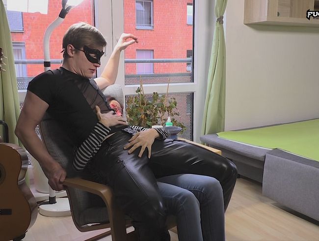 Download: FucknFetish - a Braune Schönheit Tanzt Für Dich!-