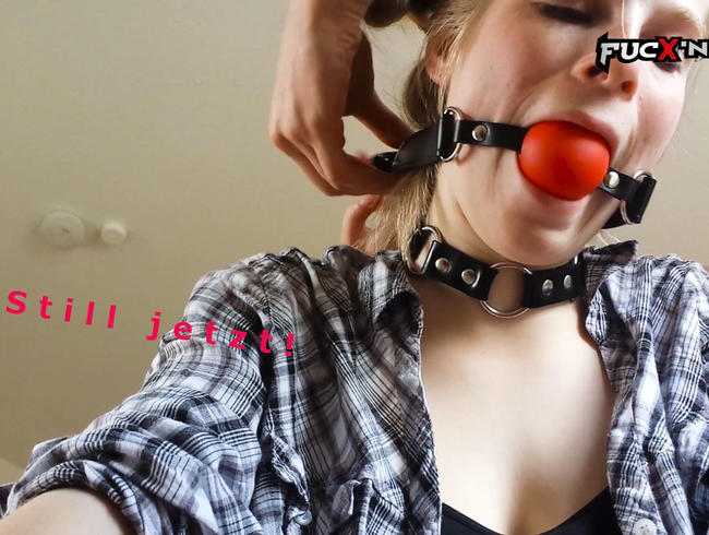 Download: FucknFetish - Prügelnd Auf Der Couch