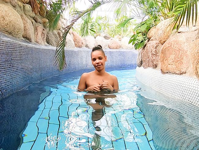 Download: FunFuckPaar - LARA SPÜRT DAS RISIKO – GEHEIMER SCHWIMMBAD-FICK UNTER WASSER