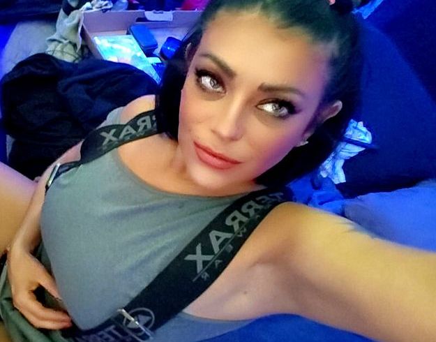 Download: Game_Changers - Ich ficke meinen Toy-Boy mit einem 1 Meter-Schlauch, und stecke meine High-Heels ...