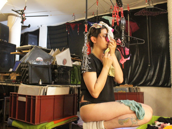 Download: GasparHauser - Stopmotion: Panty Party in einer kinästhetischen Zigarette (kein Ton)