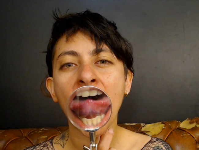 Download: GasparHauser - Zunge im Speichel Nahaufnahme