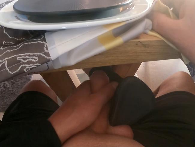 Download: GeileNymphe193 - Er konnte im Restaurant  nicht  wiederstehen