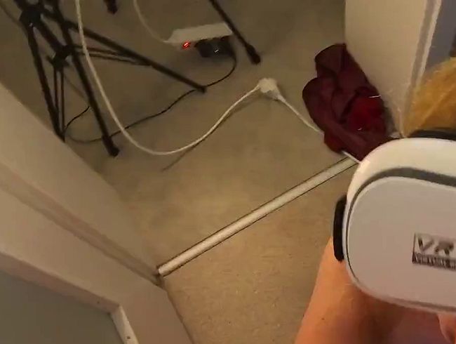 Download: GeileNymphe193 - Blowjob an dem dildo und an meinen Freund mit VR Brille