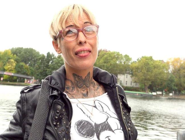 Download: German-Scout - GERMAN SCOUT - Versaute MILF Vicky in Berlin abgeschleppt und AO gefickt