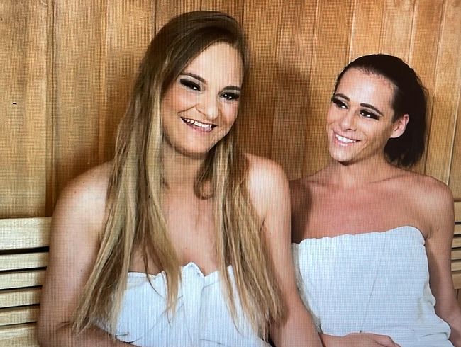 Download: GianinaTS - Spaß öffentlich in der SAUNA !!!